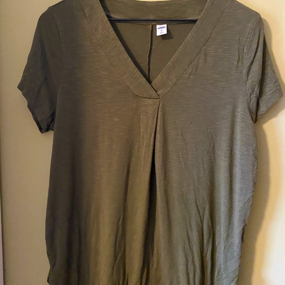 Old navy green v neck tee